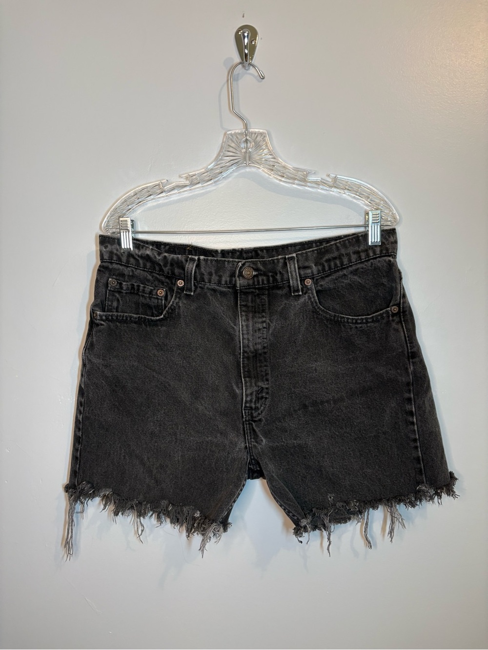 Levi's Black Denim Frayed Hem Jean Shorts Cut Offs 32" Waist 4.5" Inseam Classic